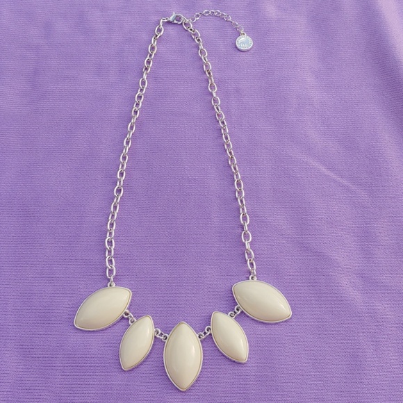 Liz Claiborne Silver & Cream Necklace!!! - Picture 1 of 8